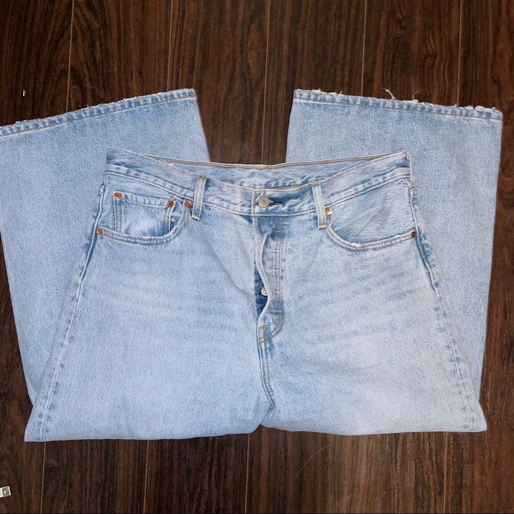 Levi’s wide leg cropped jeans